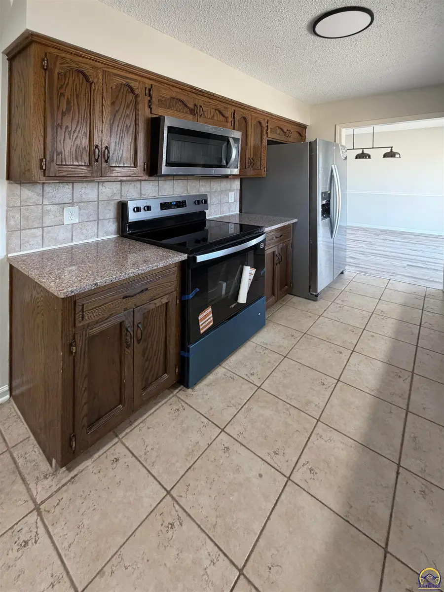 3219 SE Arbor Dr, Topeka, KS 66605 - Image #3