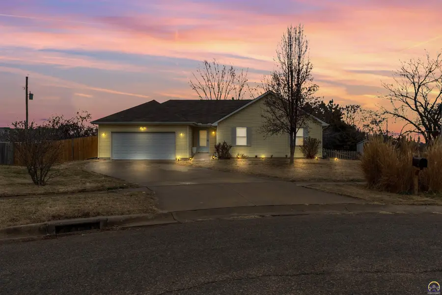 630 NW Shorey Pl, Topeka, KS 66608 - Image #2