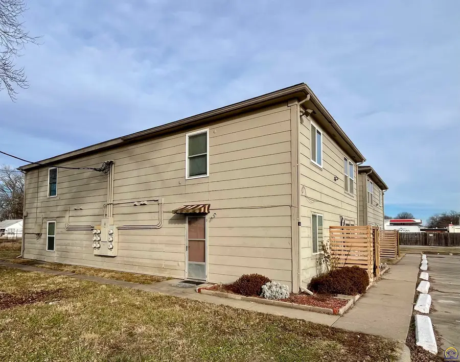2031 NW Logan St, Topeka, KS 66608 - Image #2