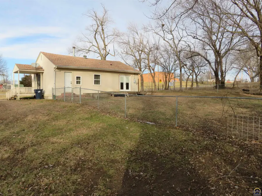 411 W Lake St, McLouth, KS 66054 - Image #3