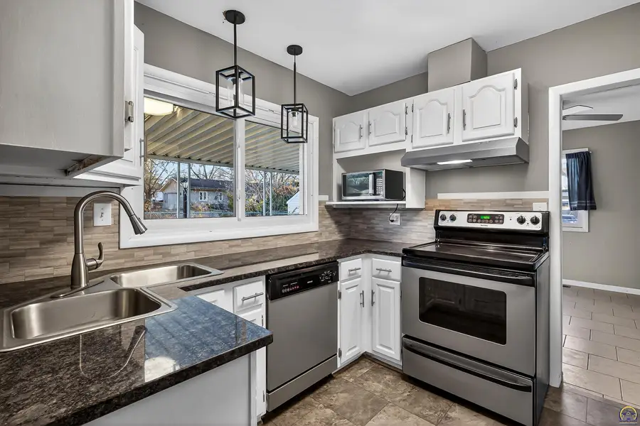 5631 SW 17th Ter, Topeka, KS 66604 - Image #2