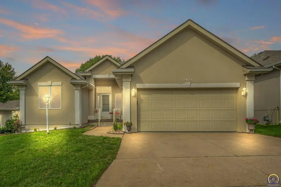 2433 SW Camelot Pl, Topeka, KS 66614-4391 - Image #2