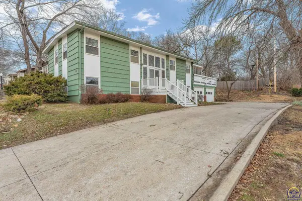 1020 Crestline Dr, Lawrence, KS 66049