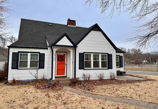 2700 SW Harland Ct, Topeka, KS 66604