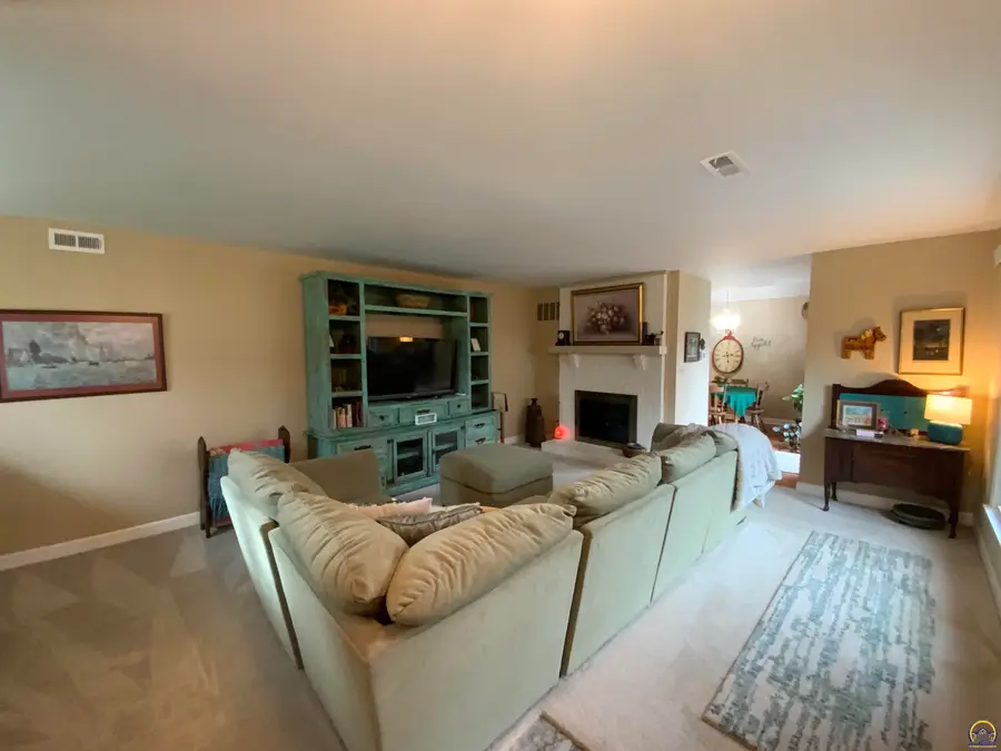 5700 SW Foxcroft North Cir, Topeka, KS 66614 - Image #2