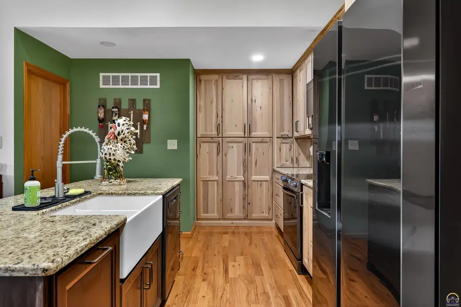 125 Shelby Dr, Holton, KS 66436 - Image #3