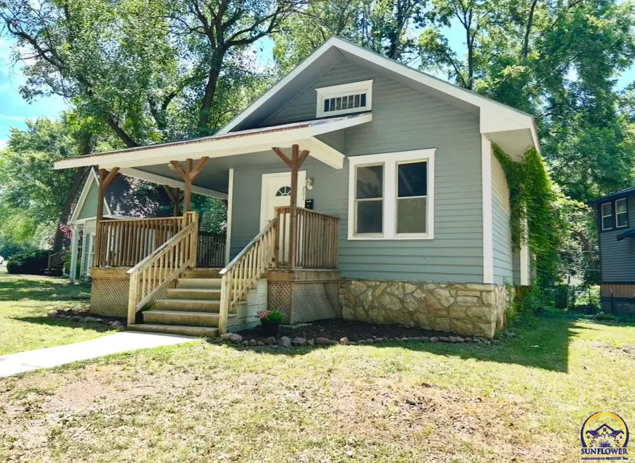201 SW Elmwood Ave, Topeka, KS 66606 - #2