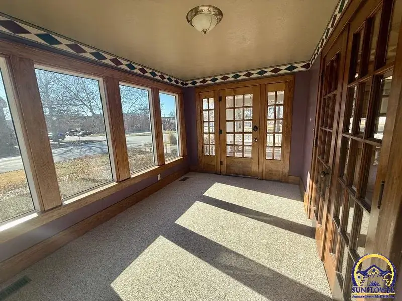 214 Oregon St, Hiawatha, KS 66434 - #3