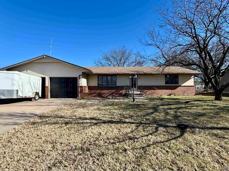 420 N Freeborn St, Marion, KS 66861 - Image #2