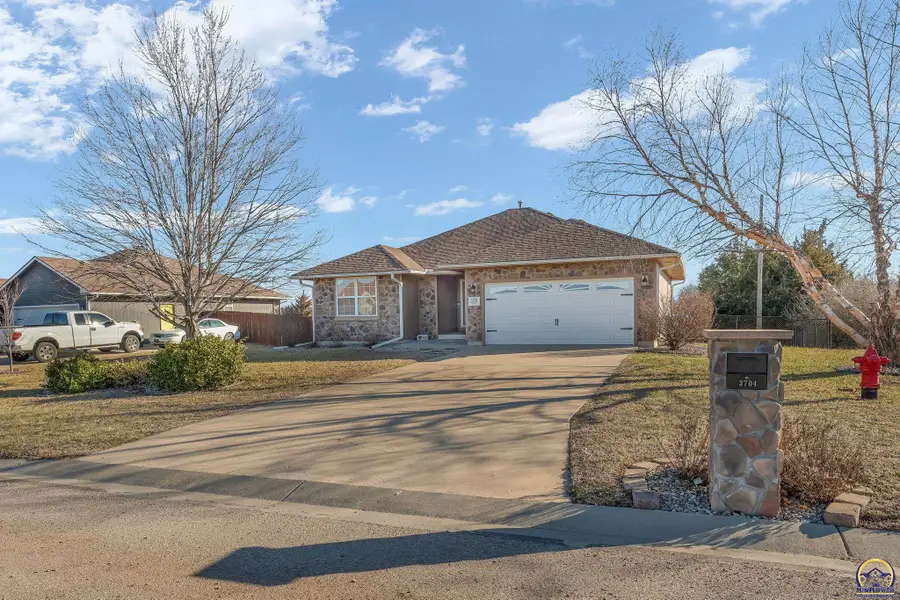 3704 NW Cherry Creek Dr, Topeka, KS 66618 - Image #2