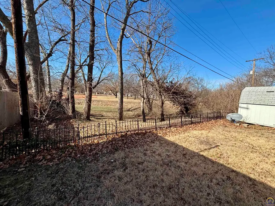 1033 SW Webster Ave, Topeka, KS 66604 - Image #3