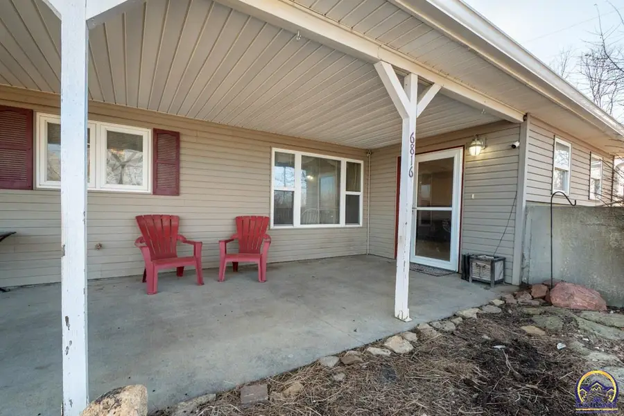 6816 Butler Rd, Meriden, KS 66512 - #2