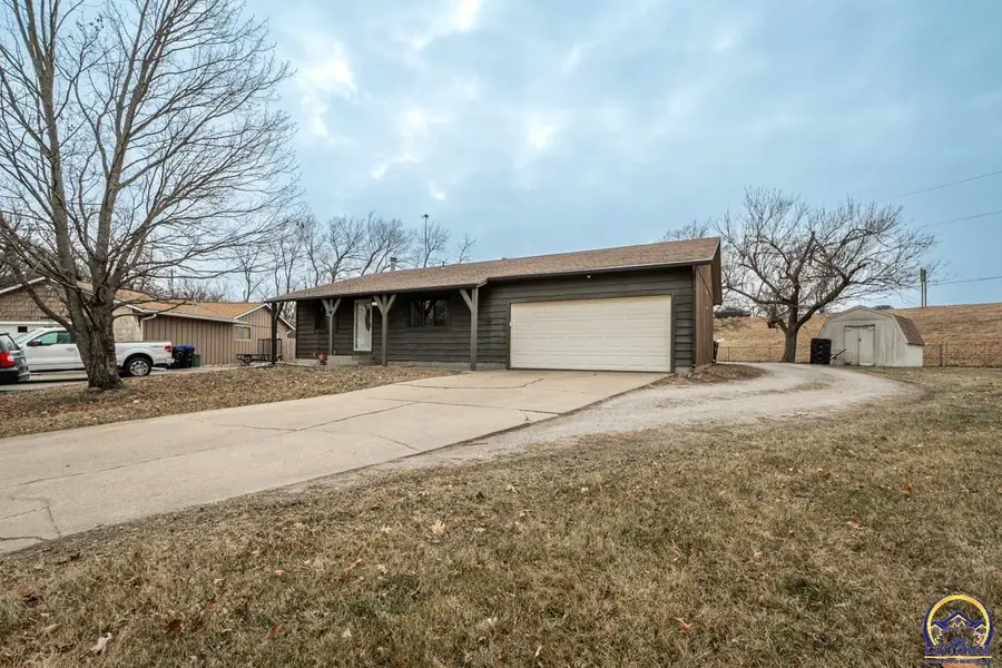 1033 SW Marge Ct, Topeka, KS 66615 - Image #2