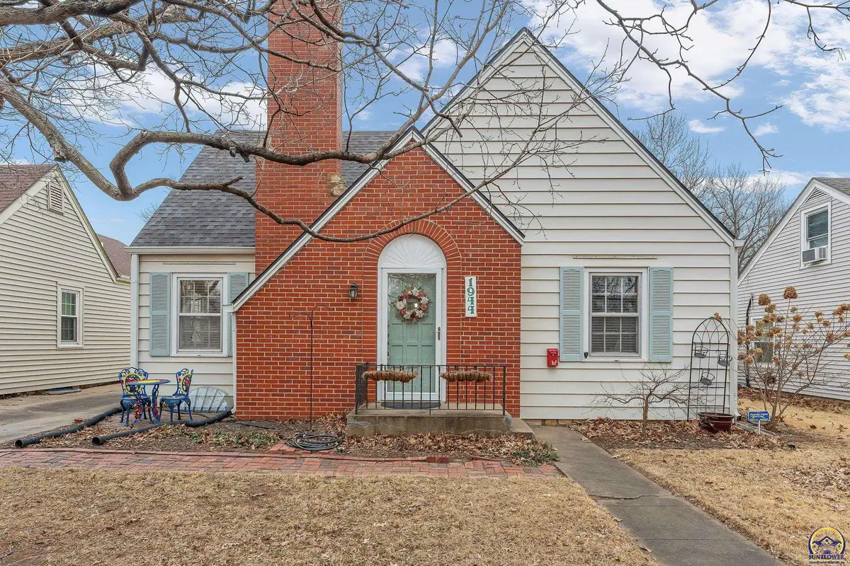 1944 SW Bowman Ct, Topeka, KS 66604 - Image #1