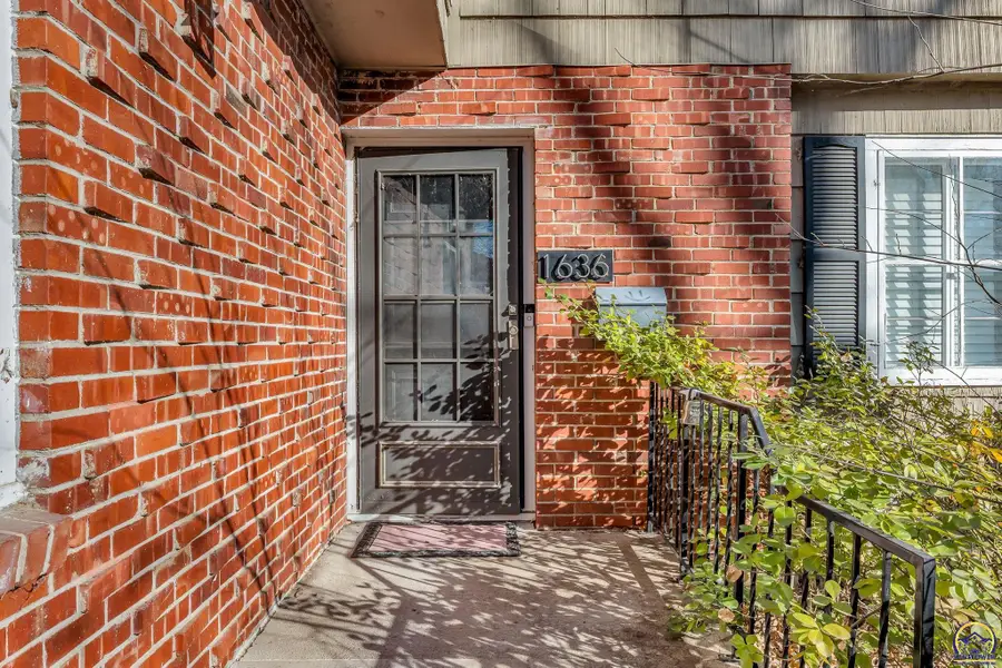 1636 SW Pembroke Ln, Topeka, KS 66604 - Image #3