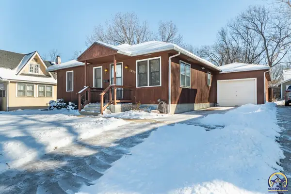 1038 SW Randolph Ave, Topeka, KS 66604