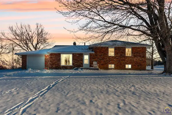 22502 Sunset Dr, Vassar, KS 66543