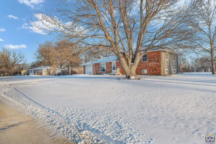 22502 Sunset Dr, Vassar, KS 66543 - Image #2