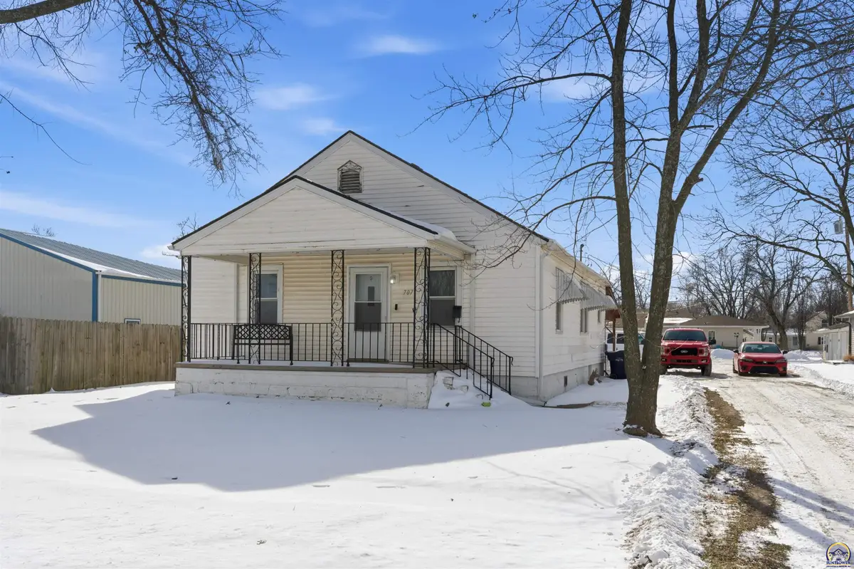 707 Lakin St, Osage City, KS 66523 - #1