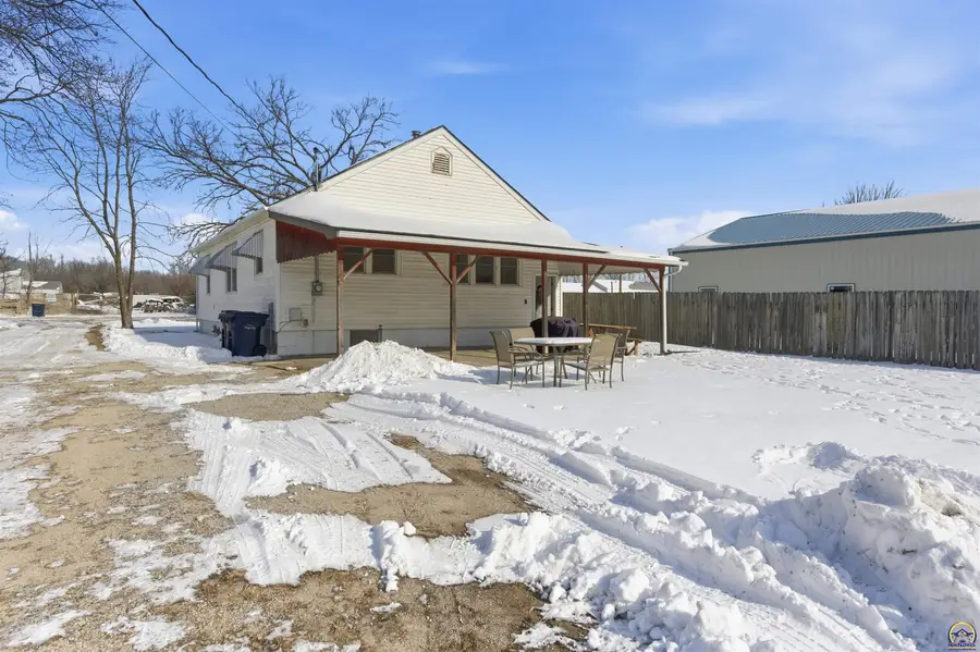 707 Lakin St, Osage City, KS 66523 - #3