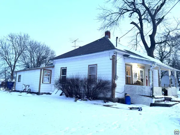 830 Locust St, Nortonville, KS 66060