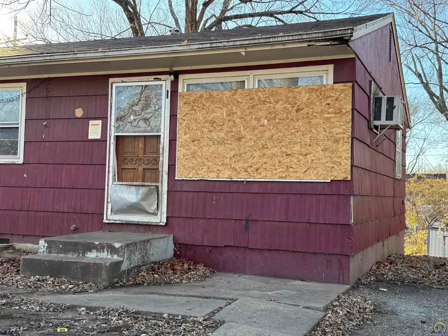 3623 SE Truman Ct, Topeka, KS 66605 - Image #2