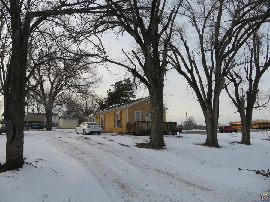 202 Delaware St, Oskaloosa, KS 66066 - Image #2