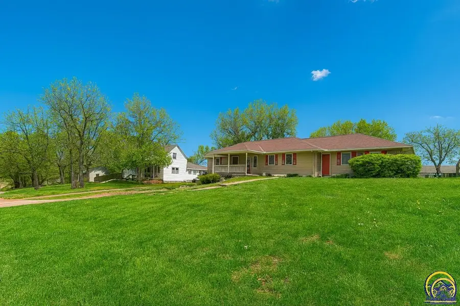 915 Walnut St, Valley Falls, KS 66088 - Image #3