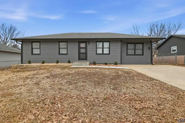 310 Kellogg Ln, Auburn, KS 66402