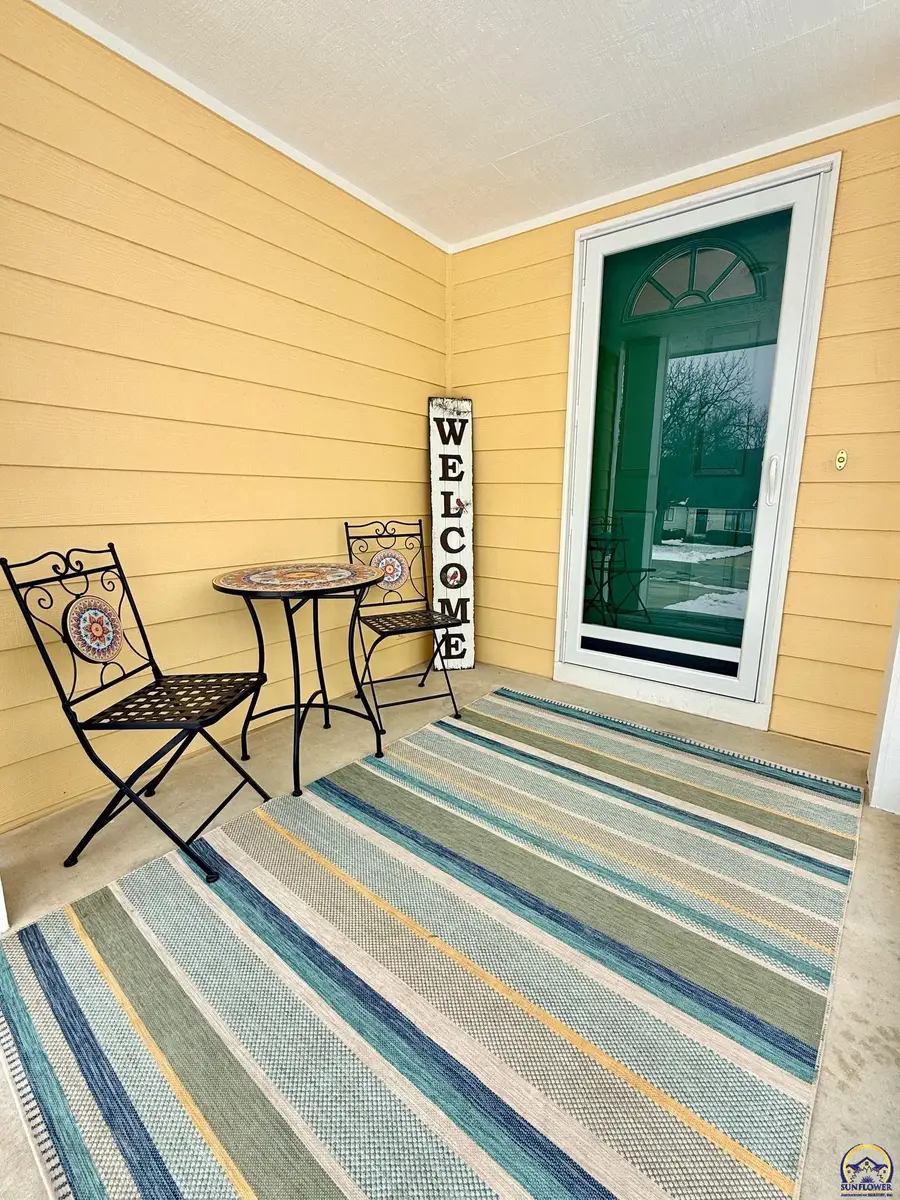 3308 SE Peck Rd, Topeka, KS 66605 - #2