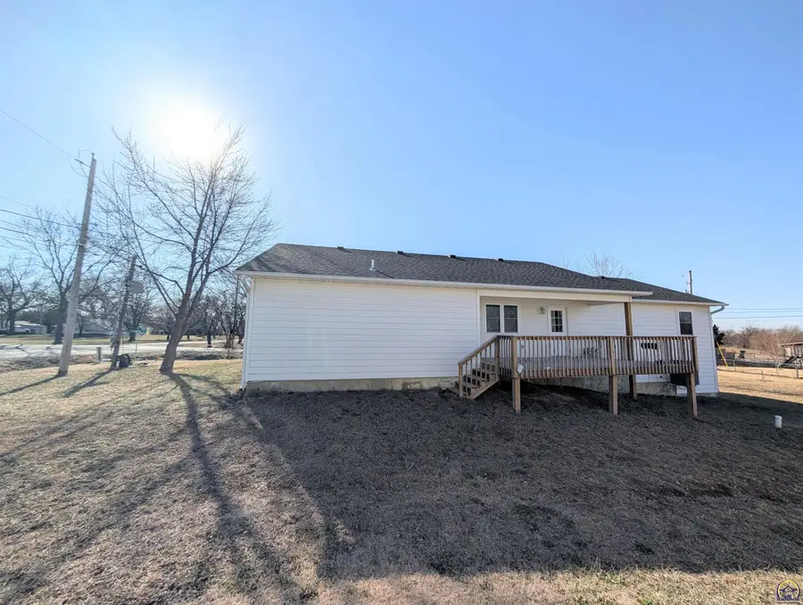 22 E Dickinson St, Lebo, KS 66856 - #3