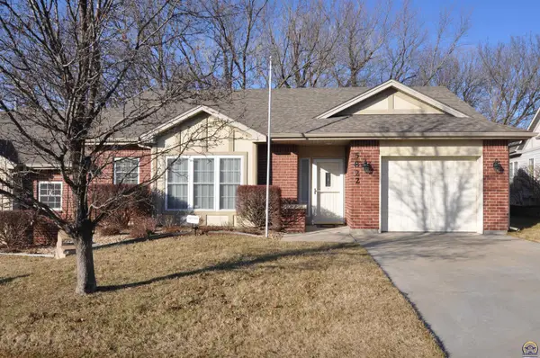 5822 SW Sterling Ln, Topeka, KS 66604