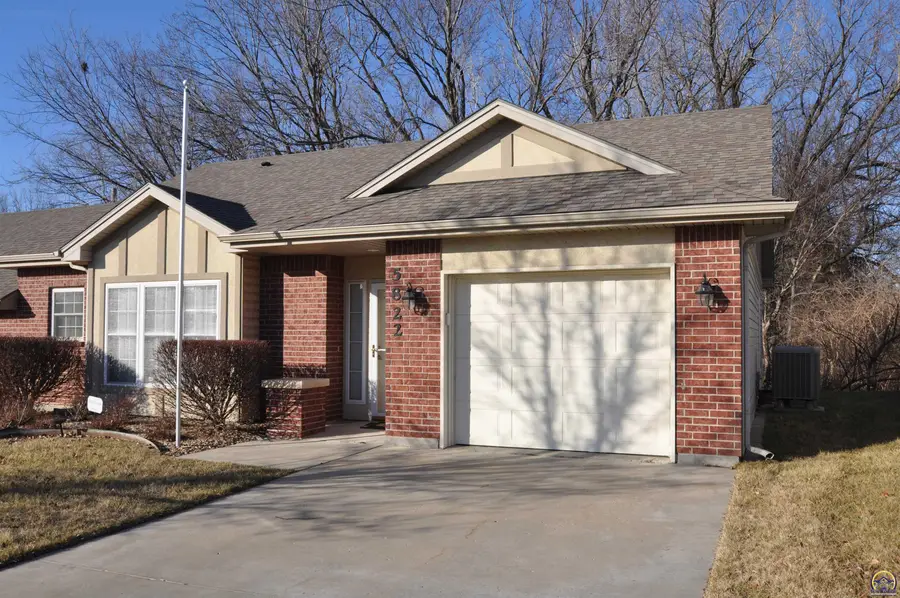 5822 SW Sterling Ln, Topeka, KS 66604 - Image #2