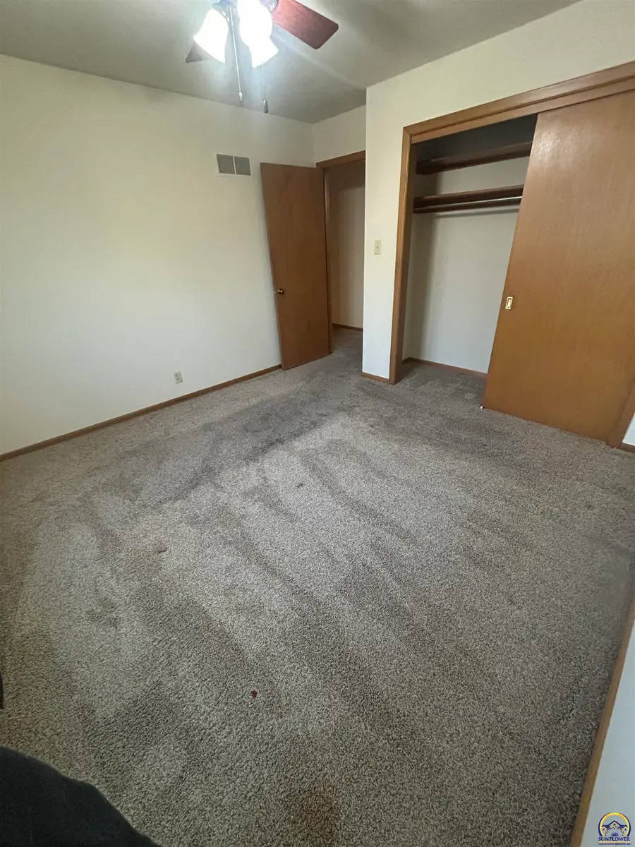 3006 SE Downing Dr, Topeka, KS 66605 - Image #3