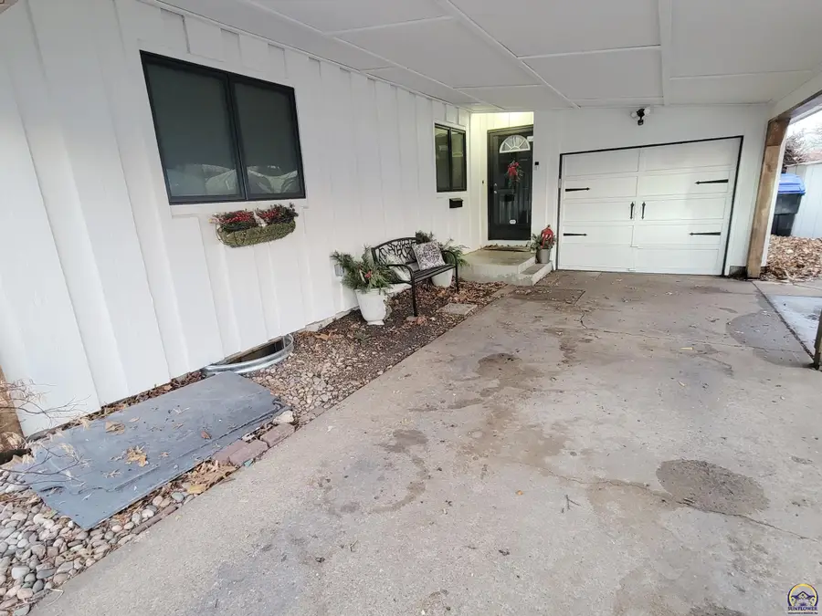 1906 SW Belle Ave, Topeka, KS 66604 - #2