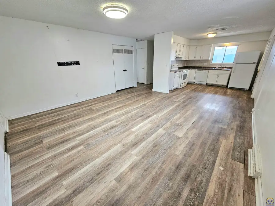 7209 SW Greenview Dr, Topeka, KS 66619 - #2