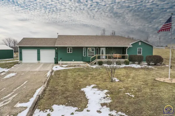 2915 Oak Hill Rd, Vassar, KS 66543