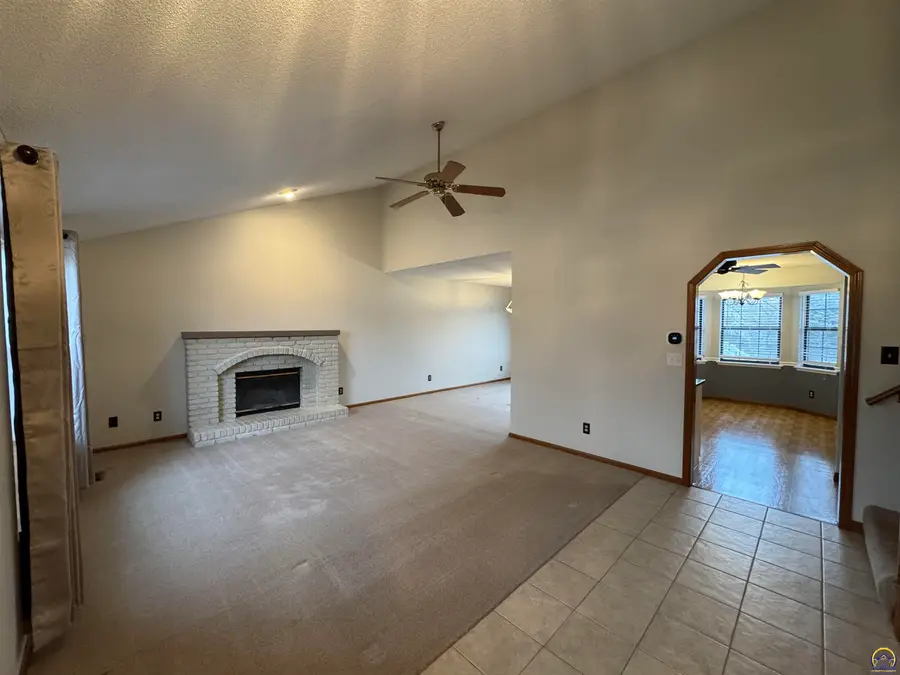 6316 SW 27th St, Topeka, KS 66614 - #2