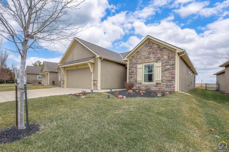 2250 Lake Pointe Dr #Unit 300, Lawrence, KS 66049 - #2