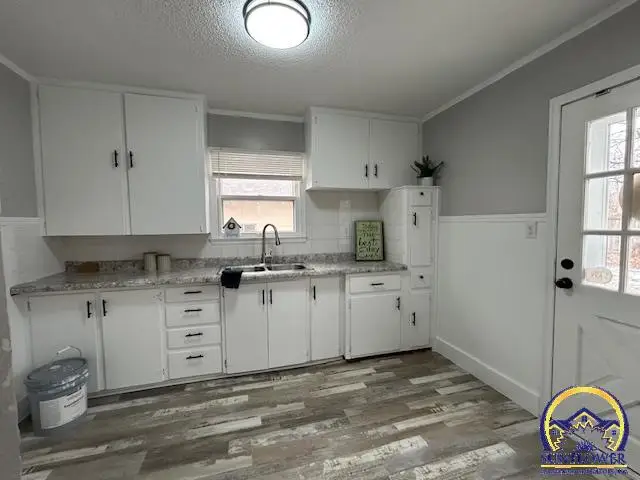 1725 SW Sims Ave, Topeka, KS 66604 - #3