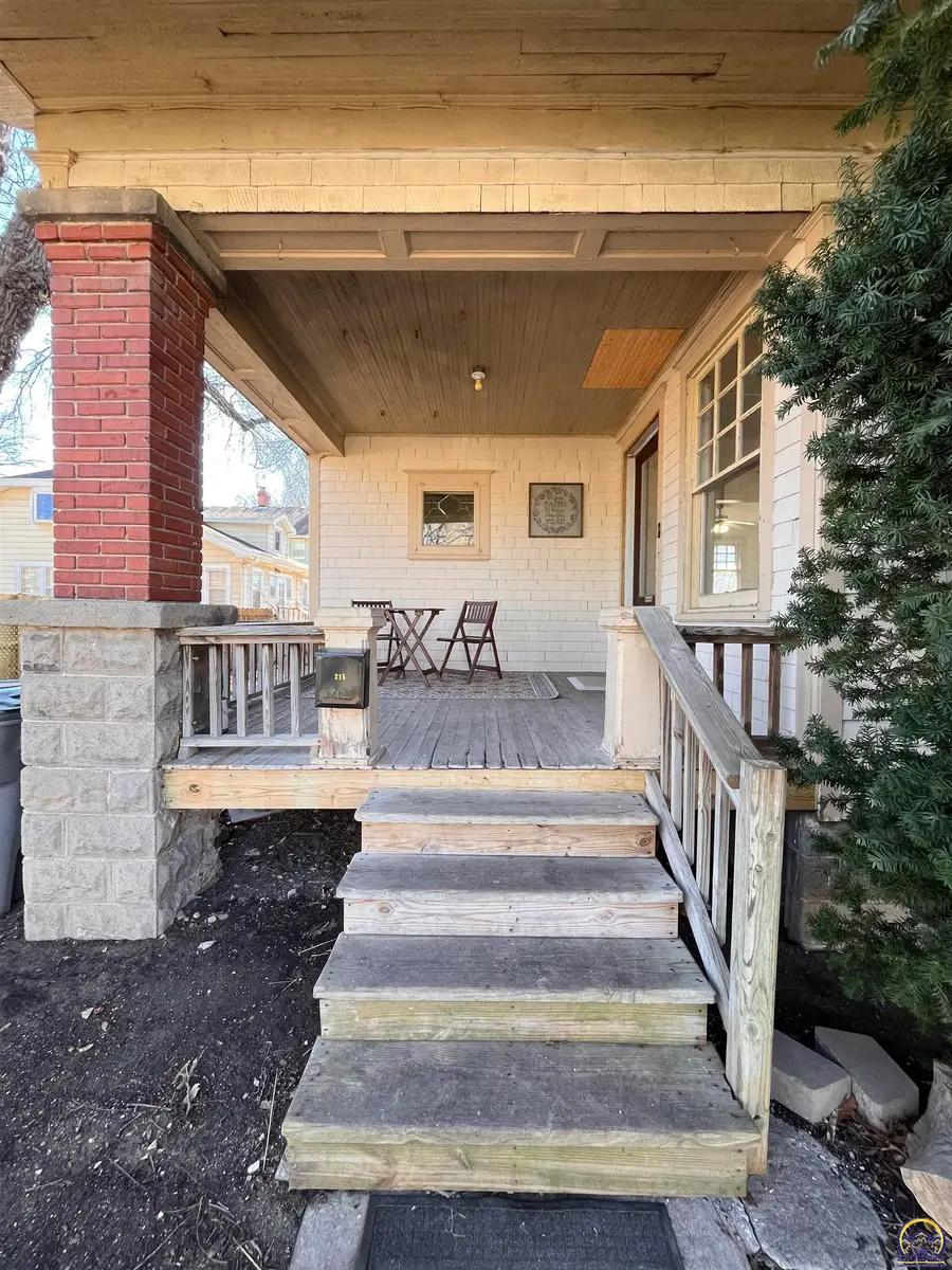 215 E 8th Ave, Emporia, KS 66801 - #2