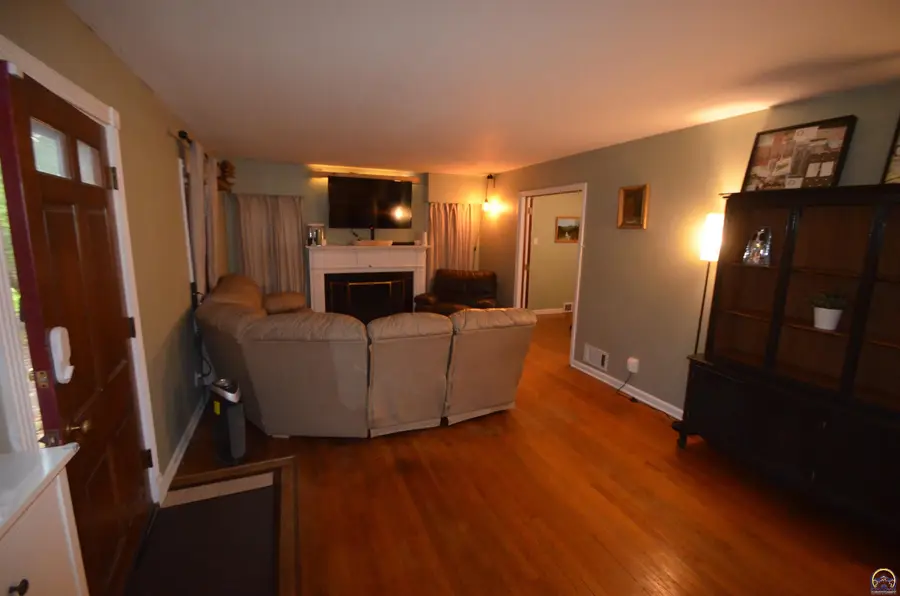 3513 SW York Way, Topeka, KS 66604 - Image #2