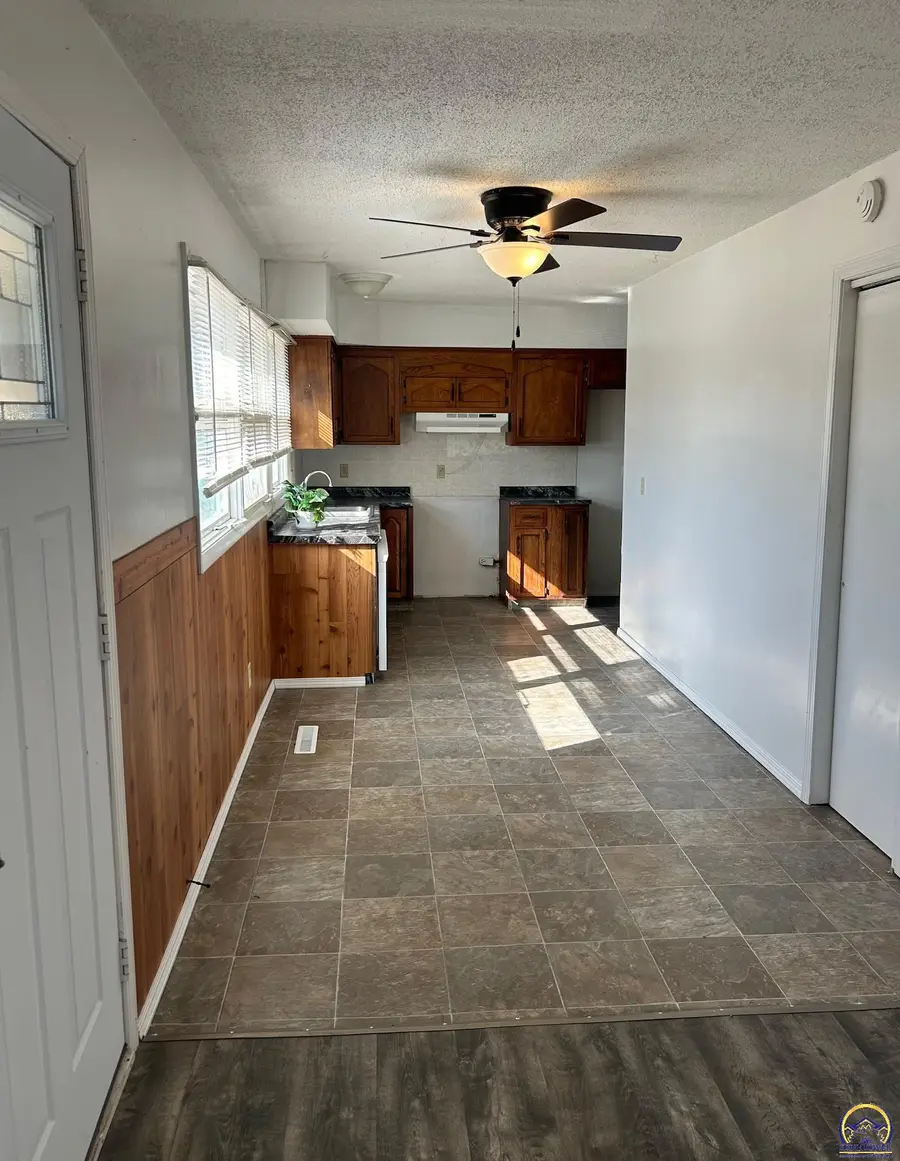 1548 SW 23rd Pk, Topeka, KS 66611 - #3