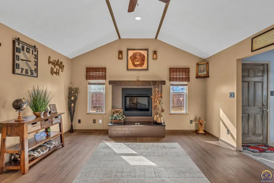 7413 SW 25th St, Topeka, KS 66614 - #3