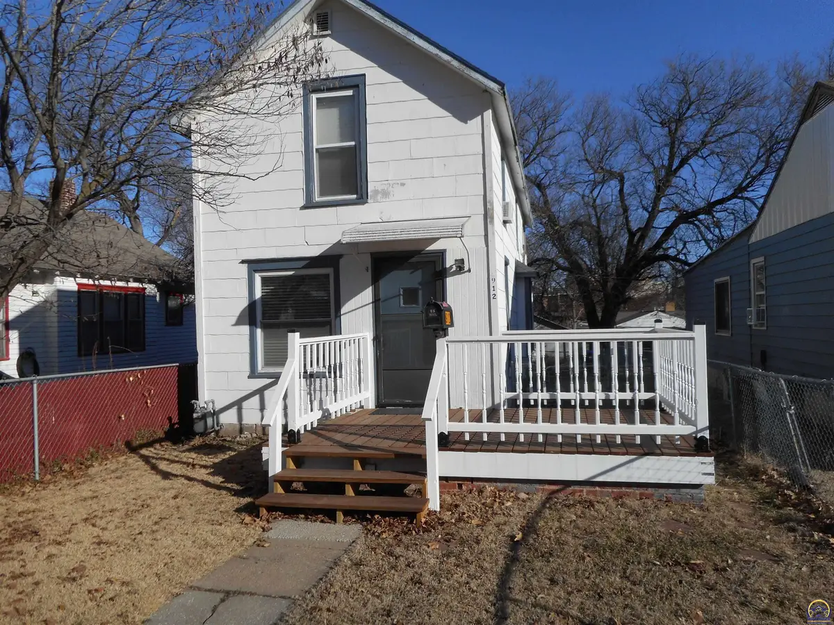 912 SW Jewell Ave, Topeka, KS 66606 - #1
