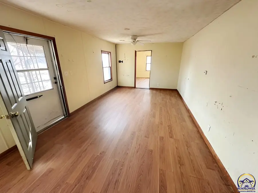 1407 N 3rd St, Neodesha, KS 66757 - #3