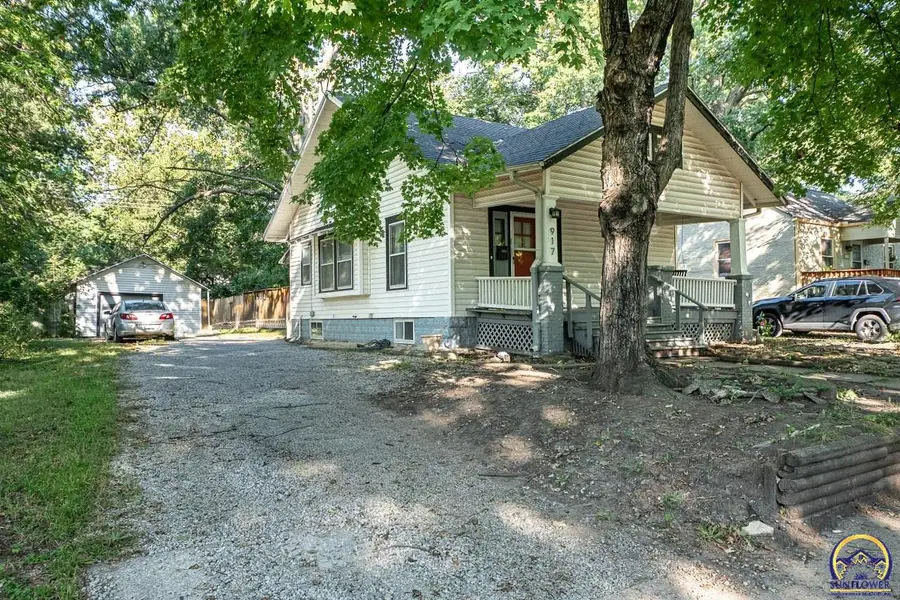 917 SW Warren Ave, Topeka, KS 66606 - #2