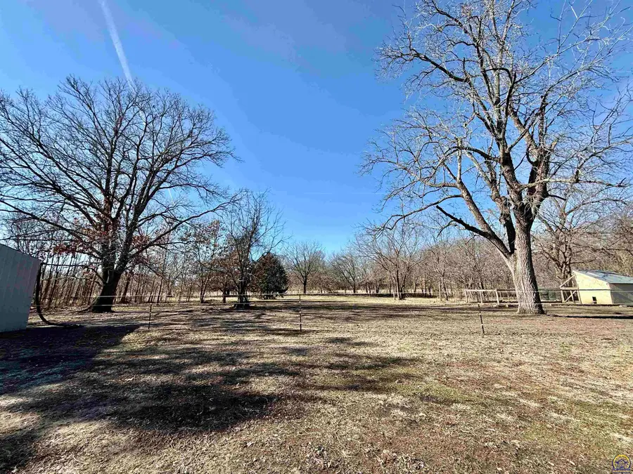 21347 S Auburn Rd, Osage City, KS 66523 - #2