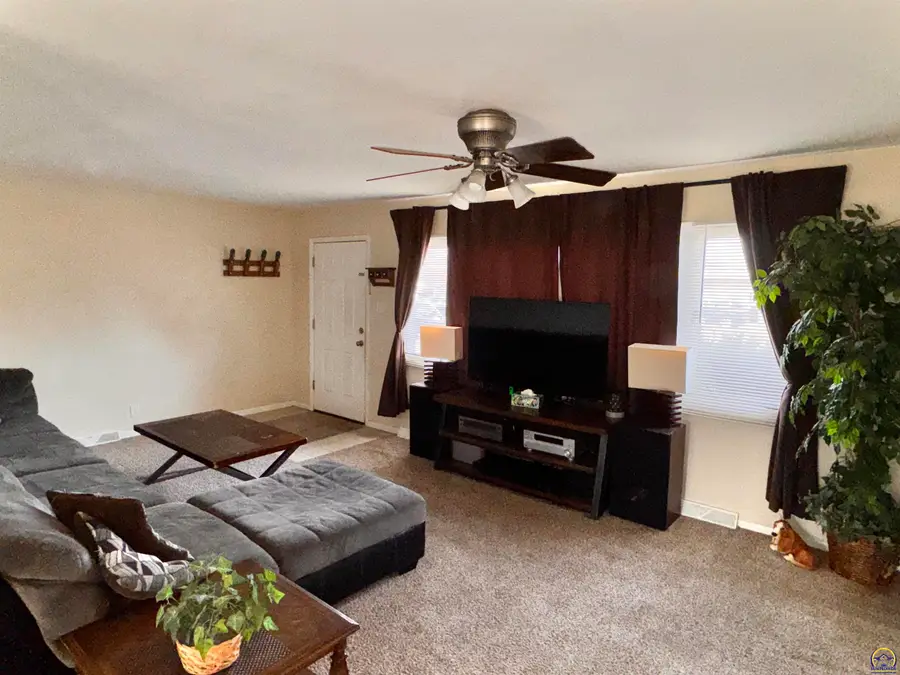 5625 SW 16th St, Topeka, KS 66604 - #3