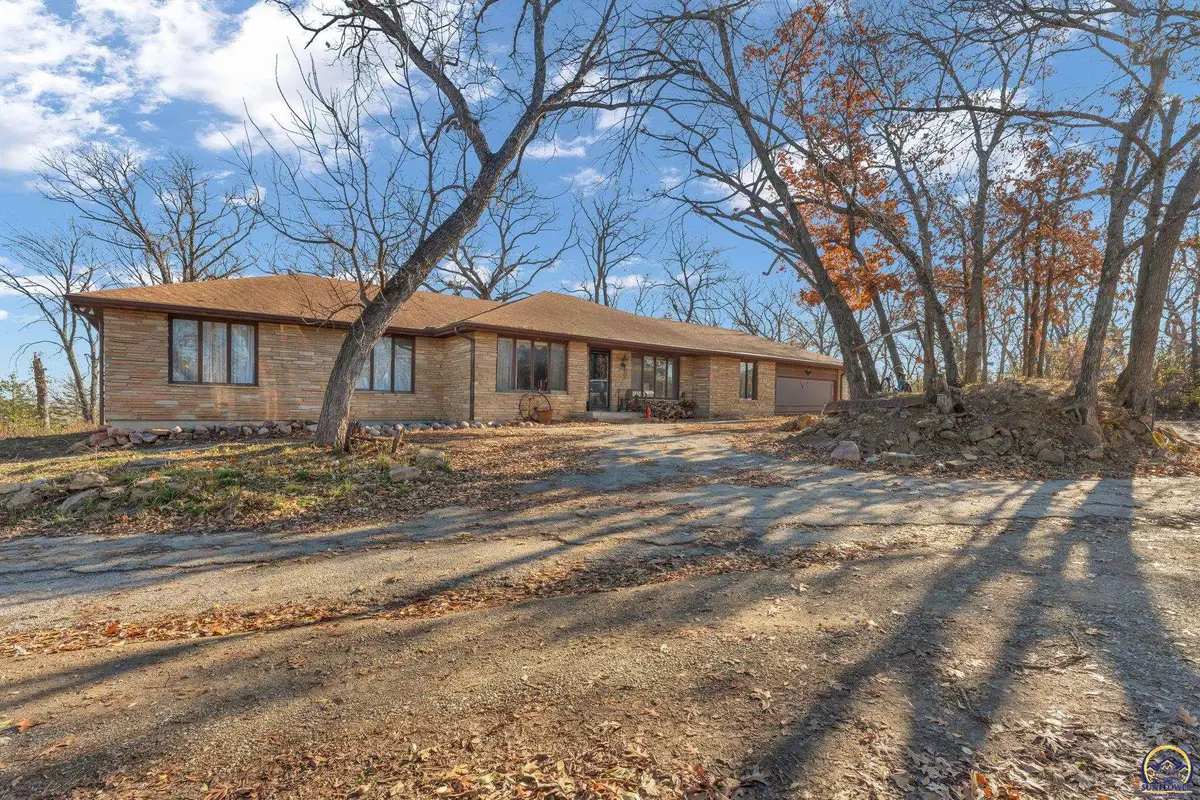 141, 127, 10 AC SW Urish Rd, Topeka, KS 66615 - #1